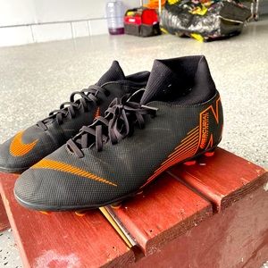 Nike size 6 athletic cleats